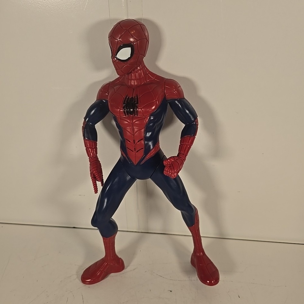 Hasbro Marvel Spiderman Electronic 12"Figure with 20 Phrases/Sound for Kids